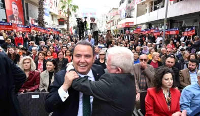 Antalya Büyükşehir Belediye Başkanı Muhittin Böcek, Kumluca Belediye Başkanı Mustafa Köleoğlu’nun Seçim Koordinasyon Merkezi açılışını yaptı