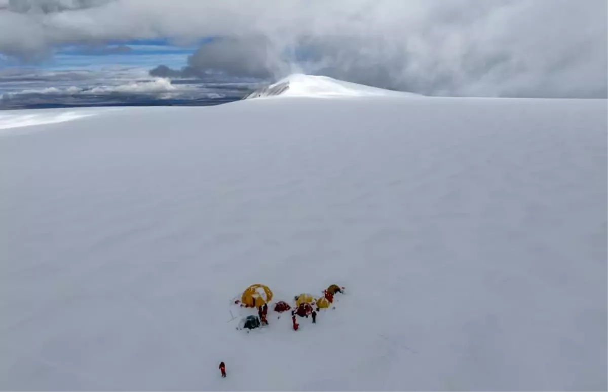 Çin’den 324 Metre Uzun Buz Çekirdeği