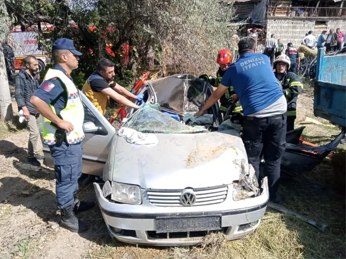 Denizli’de Otomobil Saman Römorkuna Çarptı: 2 Yaralı