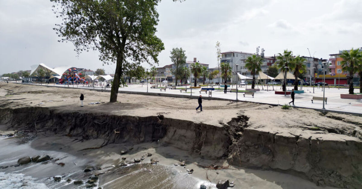 Sakarya’nın Karasu sahilindeki kıyı erozyonu sürüyor