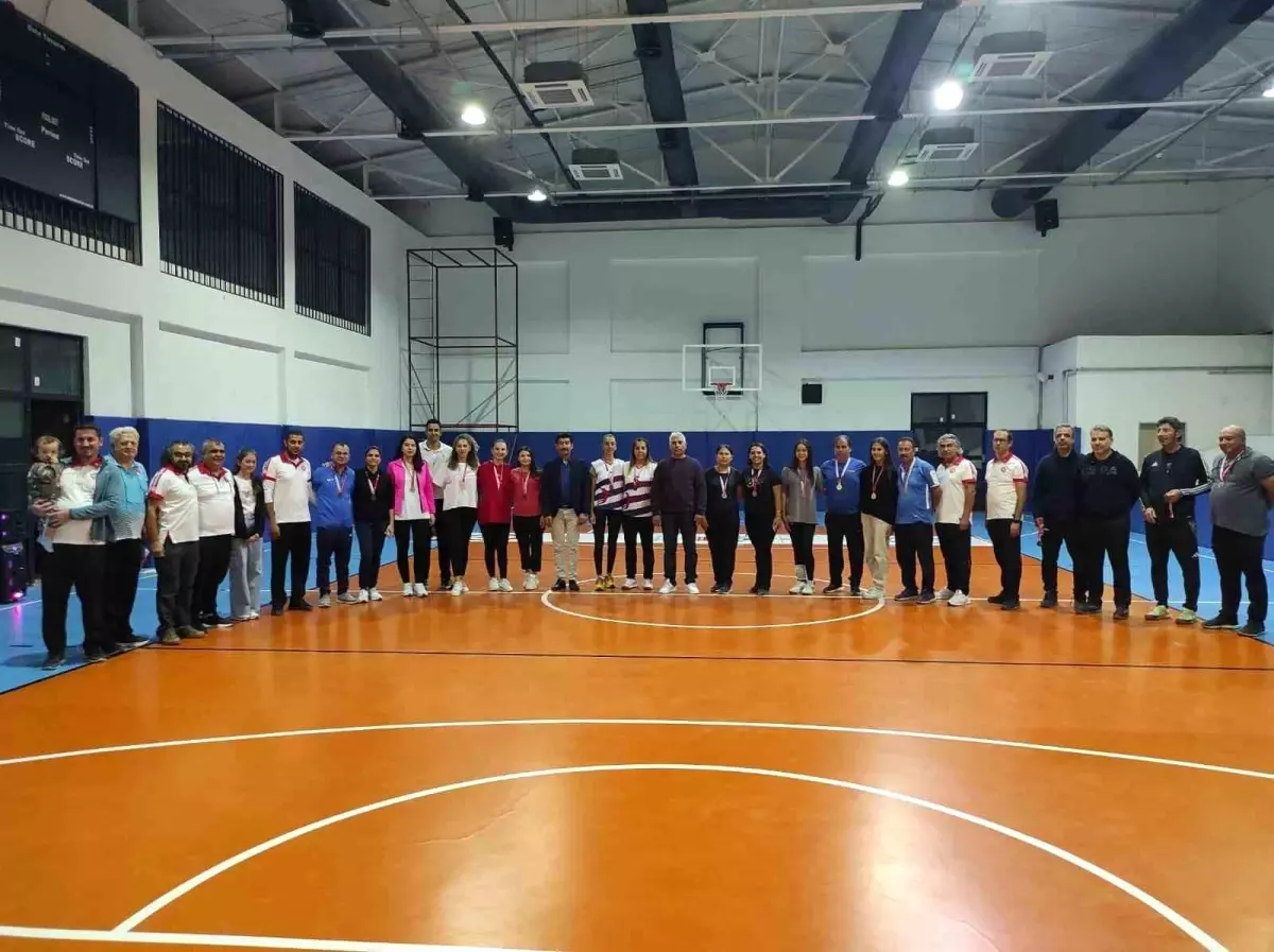 Köyceğiz’de Floor Curling Turnuvası Tamamlandı