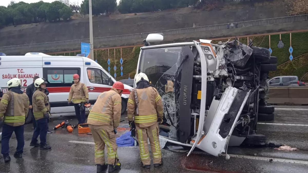 Maltepe’de Servis Minibüsü Devrildi: 1 Ölü, 4 Yaralı